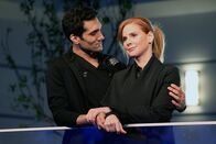 Chicago Med – Ruhiger Moment zu zweit: Dominic Rains als Dr. Crockett Marcel, Sarah Rafferty als Dr. Pamela Blake