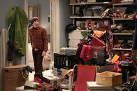 The Big Bang Theory – Um Ordnung in ihre Abstellkammer zu bekommen, haben Howard (Simon Helberg) und Bernadette eine ganz besondere Idee ...