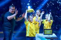 1, 2 oder 3 – Die Freude ist riesig! Die Kandidaten aus Wien/Österreich gewinnen den Piet Flosse-Pokal.