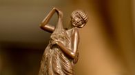 Was schätzen Sie ...? – Bronzestatuette von Josef Lorenzl.