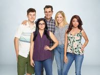Modern Family – L-R: Luke Dunphy (Nolan Gould), Alex Dunphy (Ariel Winter), Phil Dunphy (Ty Burrell), Claire Dunphy (Julie Bowen), Haley Dunphy (Sarah Hyland).
