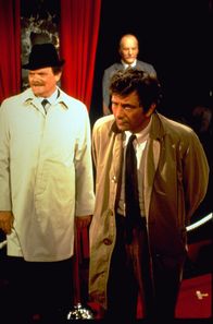 Columbo – (v.l.n.r.) Det. Chief Supt. William Durk (Bernard Fox); Columbo (Peter Falk)