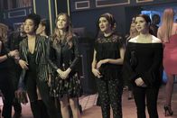 The Bold Type – v.l.n.r.) Kat Edison (Aisha Dee); Sutton Brady (Meghann Fahy); Adena El Amin (Nikohl Boosheri); Jane Sloan (Katie Stevens)
