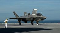 STEALTH - Unsichtbare Technik – Das Mehrzweckkampfflugzeug F-35 Lightning II wird auch auf US-amerikanischen Flugzeugträgern eingesetzt.
