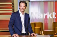 Markt – Moderator des NDR Wirtschafts- und Verbrauchermagazins Markt Jo Hiller moderiert Markt. Das NDR Wirtschafts- und Verbrauchermagazin. Zu sehen immer montags um 20.15 Uhr im NDR Fernsehen.