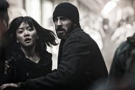 Snowpiercer – Auch Namgoongs Tochter Yona (Ko Ah-seong) begleitet Curtis (Chris Evans) und die anderen bei ihrem Versuch, die Zugspitze zu erreichen. Sie scheint hellseherische Fähigkeiten zu haben und kann die Gruppe gegebenenfalls vor Gefahr warnen.