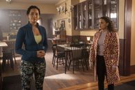 Charmed – Macy Vaughn (Madeleine Mantock, l.); Maggie Vera (Sarah Jeffery, r.)