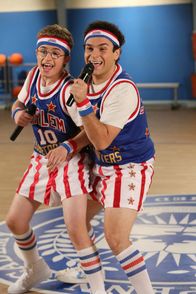 The Goldbergs – (v.li.) Sean Giambrone (Adam Goldberg), Troy Gentile (Barry Goldberg).