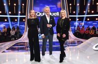 Quizduell - Olymp – Moderator Jörg Pilawa (M.) mit den Kandidatinnen des Teams "Parkett": Dem Musicalstar Ute Lemper (l.) und der Profi-Tänzerin Isabel Edvardsson (r.).