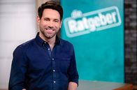 Die Ratgeber – HESSISCHER RUNDFUNK. DIE RATGEBER: Anne Brüning und Daniel Johé führen im wöchentlichen Wechsel durch das Ratgebermagazin "Die Ratgeber", von Montag bis Freitag um 18:45 Uhr im hr-fernsehen. Daniel Johé.