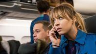 The Flight Attendant – Flug in die Vergangenheit: T.R. Knight als Davey Bowden und Kaley Cuoco als Cassie Bowden