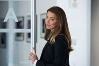 Paranoia - Riskantes Spiel – Emma Jennings (Amber Heard), die Marketing-Chefin von Eikon, verliebt sich in Adam. Sie ahnt nicht, dass er sie belügt ...
