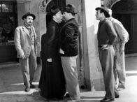 Don Camillos Rückkehr – Fernandel (Don Camillo), Gino Cervi (Peppone).