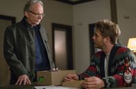 Limitless – Sein neues Leben und vor allem seine neue Arbeit führen zu einem Knacks in der Beziehung zu seinem Vater (Ron Rifkin, l.): Brian (Jake McDorman, r.) ...