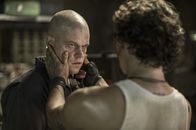 Elysium – Max (Matt Damon, l.); Spider (Wagner Moura, r.)