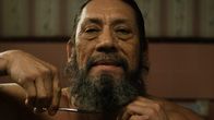 Bad Ass – Als Frank Vega (Danny Trejo) eines Tages einen älteren Mann vor Skinheads beschützt, wird zum gefeierten Lokalhelden.