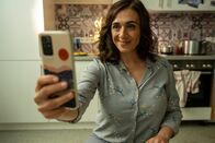 neoriginal: Spyon – Samis Mama (Ilknur Boyraz) will nicht, dass Sami Agentin wird.