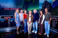 Universum - Die Show – v.li.: Maria Angelini-Santner, Harald Zeitlhofer, Mirjam Weichselbraun, Nicola Feichtegger, Gregor Seberg, Julia Lauss, Hans Knaus.