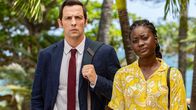 Death in Paradise – Detective Neville Parker (Ralf Little) und Naomi Thomas (Shantol Jackson) sind auf der Insel nicht sonderlich willkommen, in ihrer Funktion als ermittelnde Polizisten.