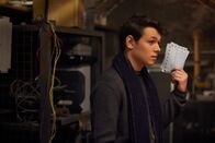 Killing Eve – Auf der Suche nach den Hintermännern der gefährlichen Schattenorganisation macht Kenny (Sean Delaney) eine folgenschwere Entdeckung.