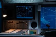 Mayday - Alarm im Cockpit – Die Ermittler, die den Zusammenstoß zwischen einem DHL-Frachtflugzeug und einem Passagierflugzeug der Bashkirian Airlines untersuchen, erfahren, dass das Kontrollzentrum in Zürich in der Nacht des Unfalls gewartet wurde, was es den Fluglotsen erschwert hätte, zu erkennen, dass sich zwei Flugzeuge auf Kollisionskurs befanden. (Cineflix 2024/Shay Markowitz)