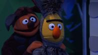Sesamstraße – Ernie und Bert als „Bremer Stadtmusikanten“.