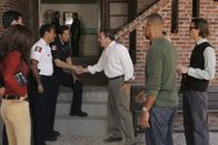 Criminal Minds – L-R: Greifen der mexikanischen Polizei unter die Arme: Aaron Hotchner (Thomas Gibson) Elle Greenway (Lola Glaudini), Jason Gideon (Mandy Patinkin), Derek Morgan (Shemar Moore) und Spencer Reid (Matthew Gray Gubler) ...