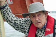 Maritimes Erbe – Ein erfahrener Skipper: Robert Phillips steuert das Traditionsboot „Heritage“ sicher durch den Milford Haven Waterway.