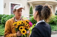 Sturm der Liebe – Vor Gerry (Johannes Huth, l.) gesteht Vanessa (Jeannine Gaspár, r.), dass sie Max vermisst.