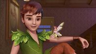 Peter Pan - Neue Abenteuer – Peter Pan erscheint mit Tinker Bell bei den Kindern in London.
