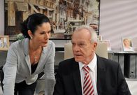 Sturm der Liebe – ARD STURM DER LIEBE FOLGE 1725 Uhr im ERSTEN. Werner (Dirk Galuba, r.) macht Doris (Simone Ritscher, l.) entschieden klar, dass er sich erst bei ihr entschuldigt wenn feststeht, dass sie in Sachen Charlotte unschuldig ist.