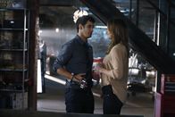 Scorpion – Versuchen, ihre Gefühle füreinander zu klären: Walter (Elyes Gabel, l.) und Paige (Katharine McPhee, r.) ...
