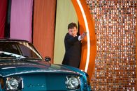 The Nice Guys – Bei einer großen Auto-Show kommt es zu einer wilden Schießerei, bei der Healy (Russell Crowe) sein Leben verteidigen muss.