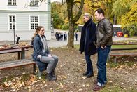 Die Chefin – Die Chefin Abgehängt Geschockte Lehrerin: Picco von Groote als Vanessa Berg, Katharina Böhm als Vera Lanz, Jürgen Tonkel als Paul Böhmer Copyright: SRF/ZDF/Susanne Bernhard