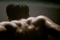 Box – Der junge Boxer Rafael (Rafael Florea) stellt hartnäckig einer verheirateten Schauspielerin hinterher - zwei Menschen, zwei Welten, die nicht in Einklang zu bringen sind.